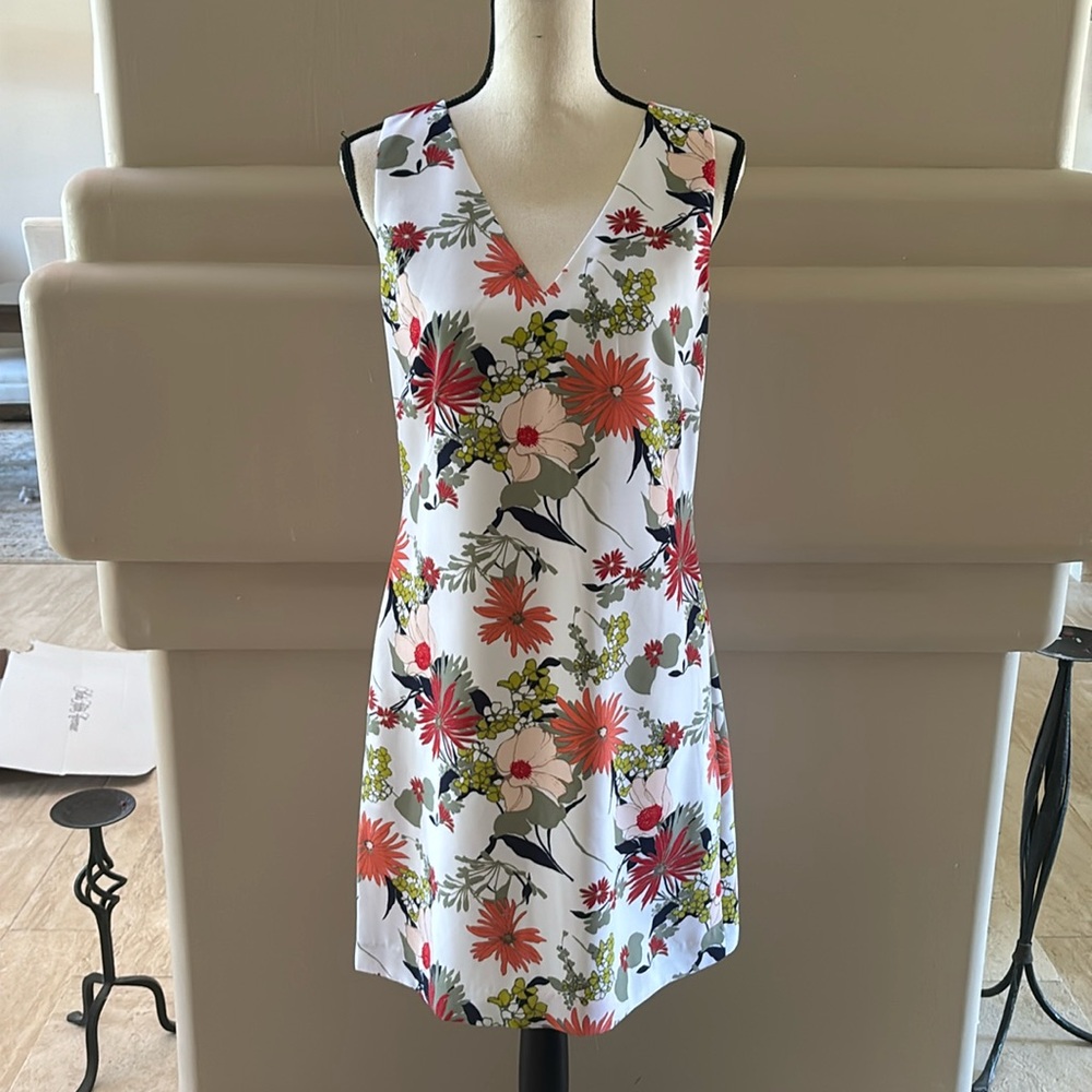 Banana Republic Dress. White Floral. Size 6. NWT.